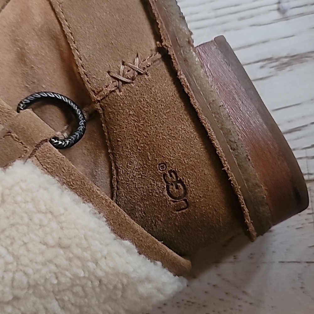 UGG Daphne Shearling lined Suede Boots size womens 8 - Picture 10 of 10